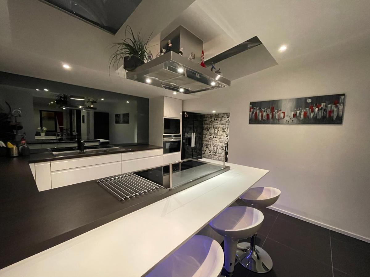 Modern 1Br House Near Heysel, Expo, Palais 12, Atomium, Uzvub Et Stade Roi Baudouin Lejlighed Wemmel Eksteriør billede
