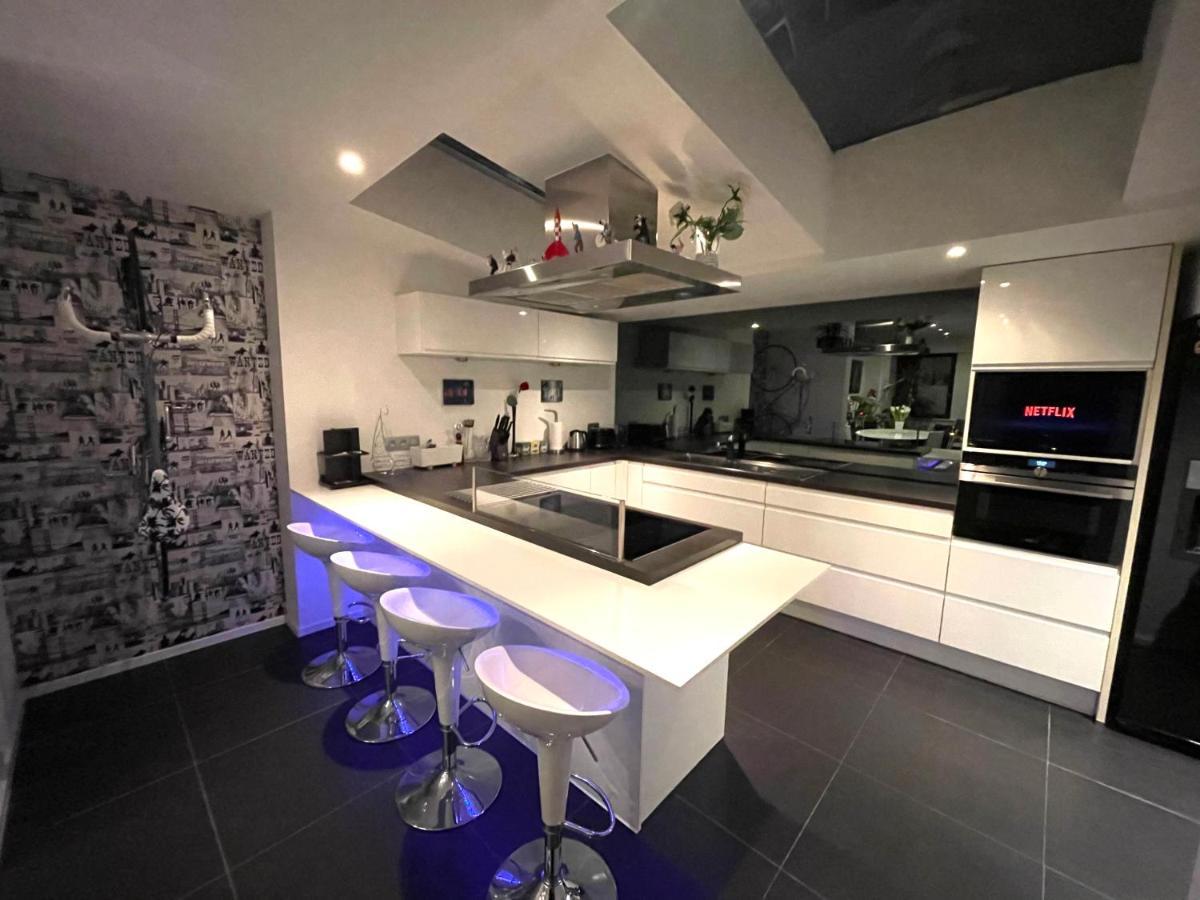 Modern 1Br House Near Heysel, Expo, Palais 12, Atomium, Uzvub Et Stade Roi Baudouin Lejlighed Wemmel Eksteriør billede